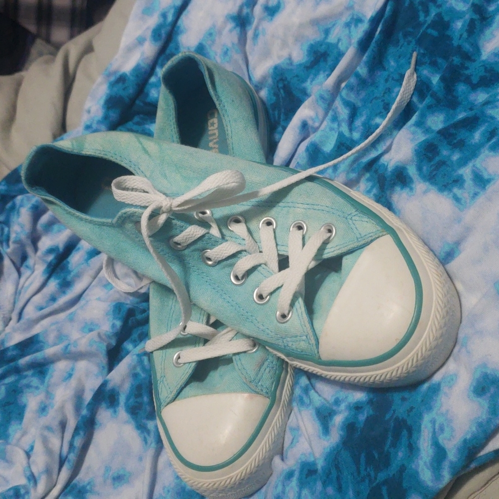 Converse mens size 8 low top chucks